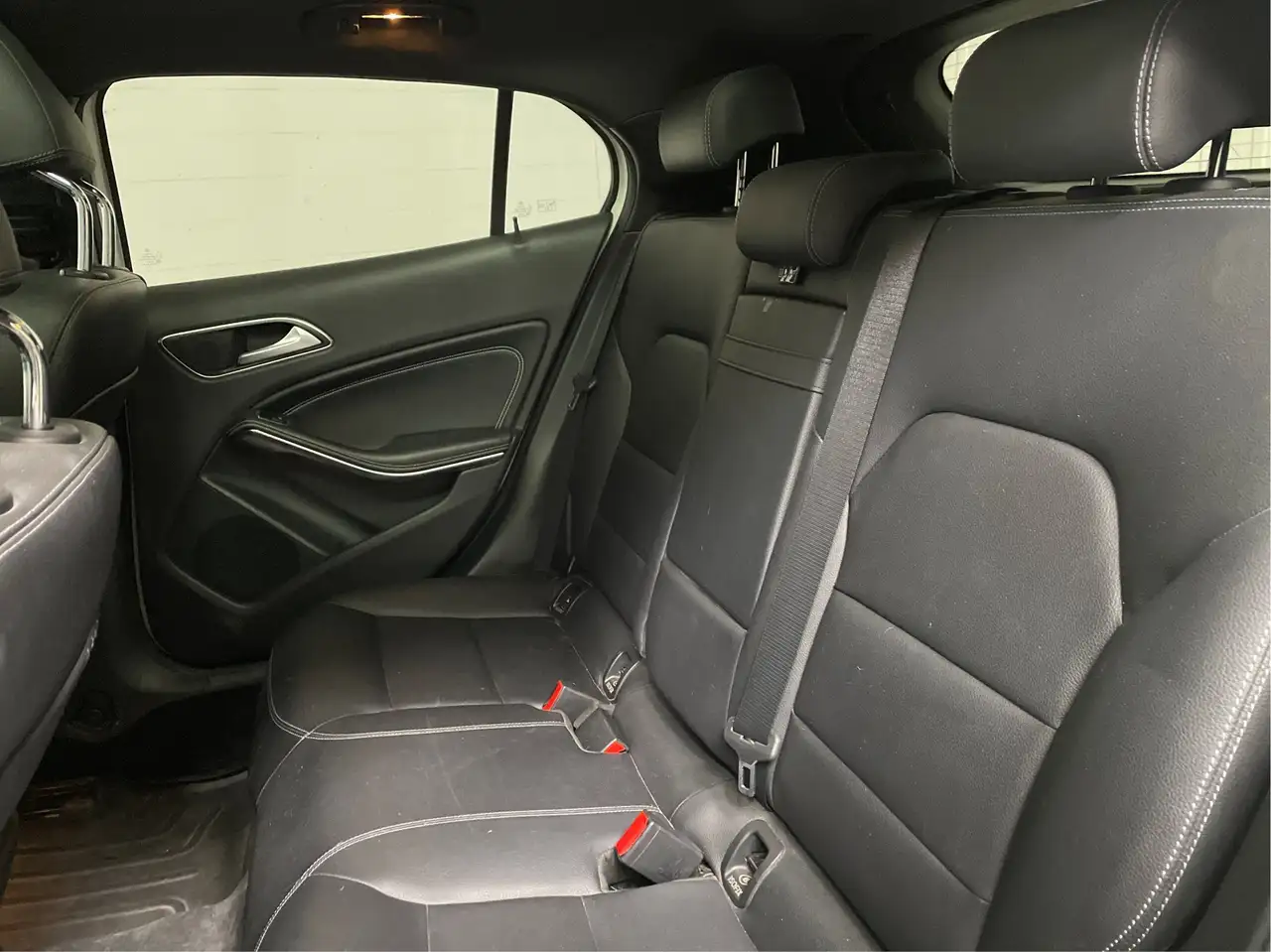 Mercedes-Benz GLA снимка Mercedes-Benz GLA