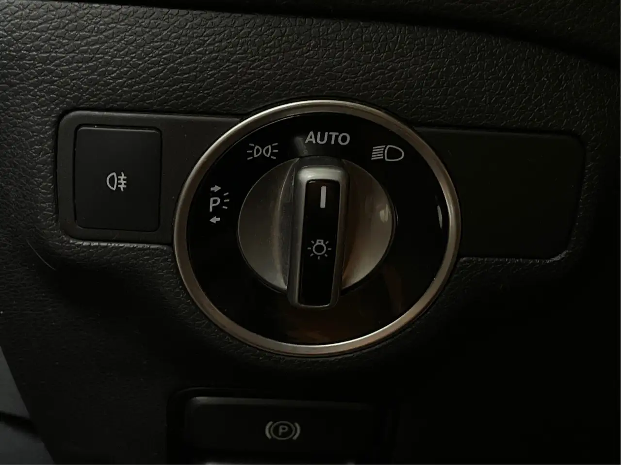 Mercedes-Benz GLA снимка Mercedes-Benz GLA