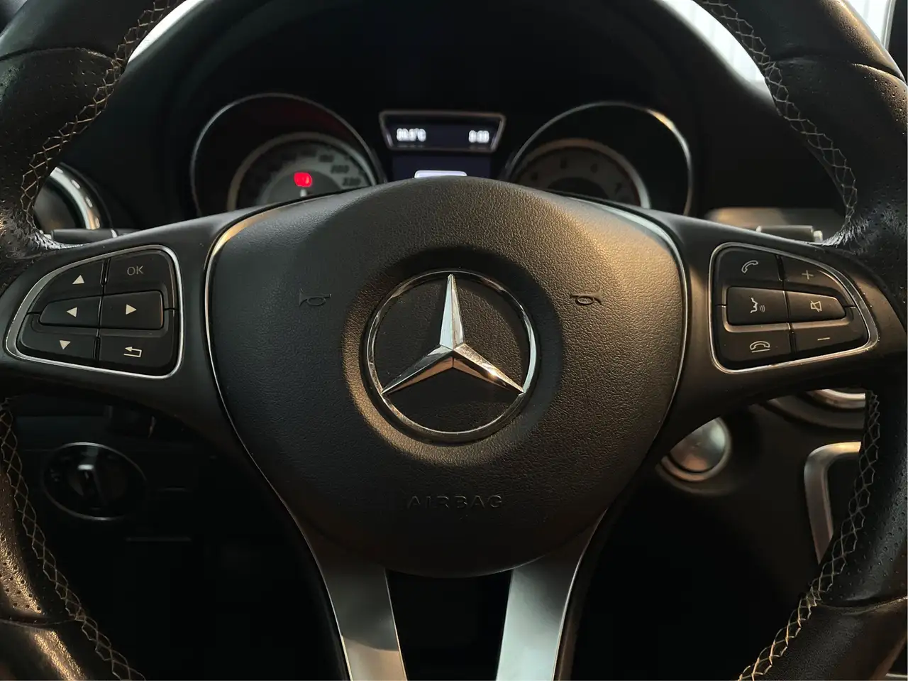Mercedes-Benz GLA снимка Mercedes-Benz GLA