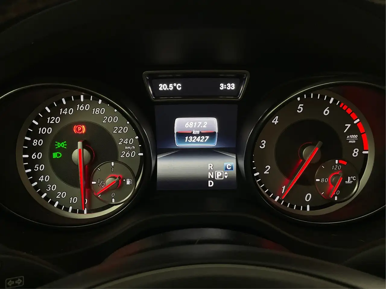 Mercedes-Benz GLA снимка Mercedes-Benz GLA