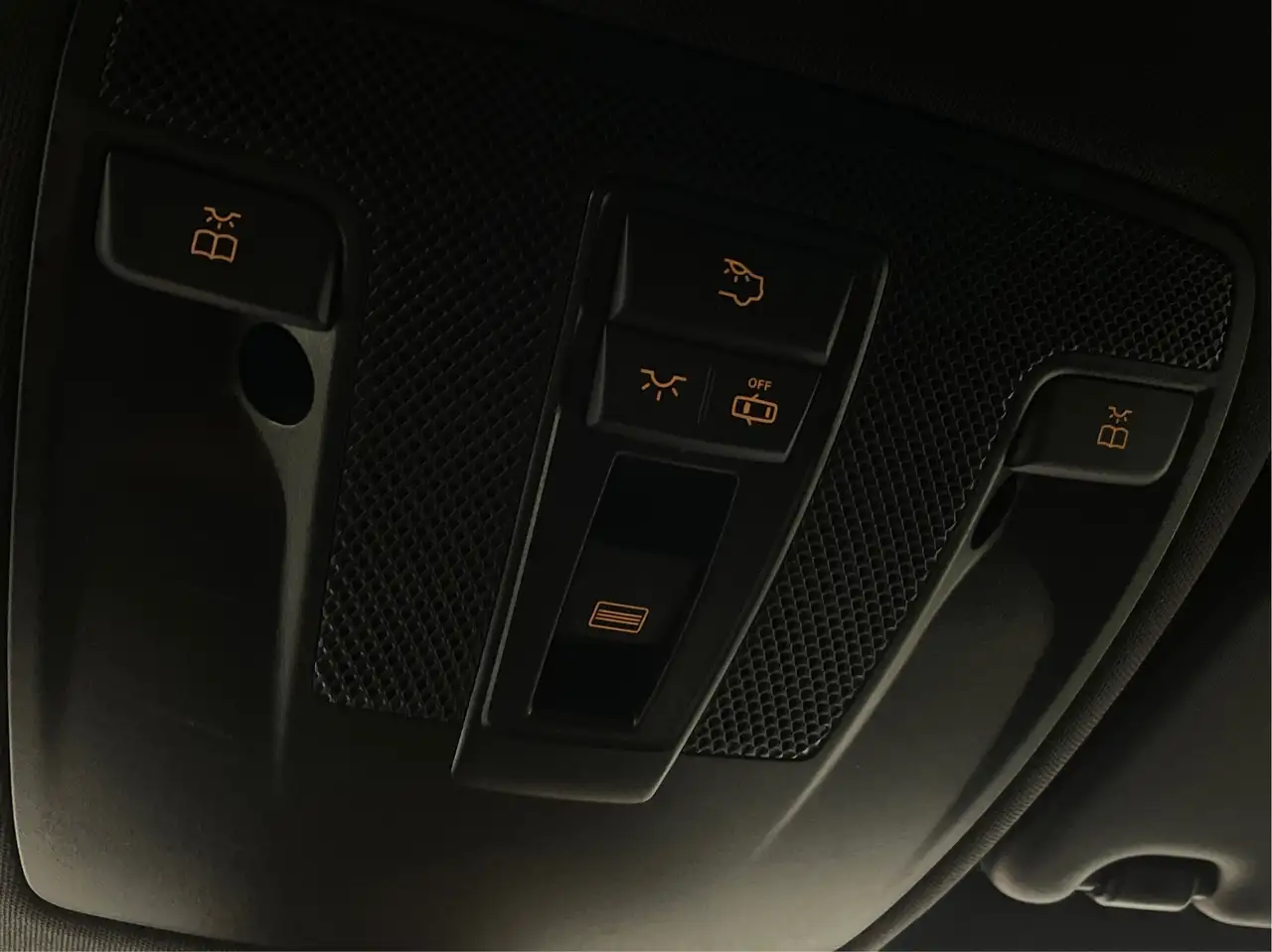 Mercedes-Benz GLA снимка Mercedes-Benz GLA