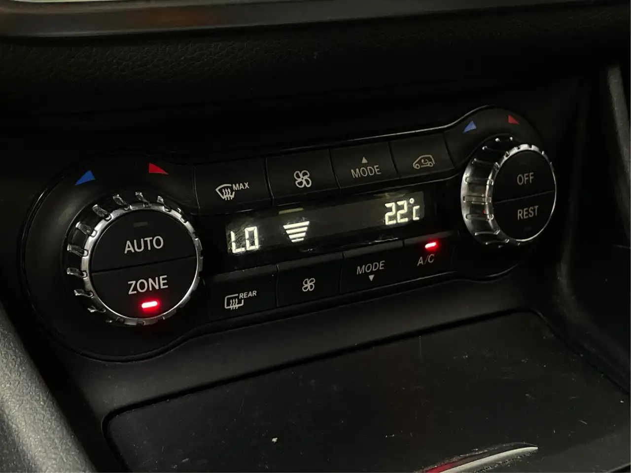 Mercedes-Benz GLA снимка Mercedes-Benz GLA