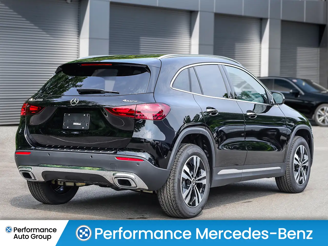 Mercedes-Benz GLA снимка Mercedes-Benz GLA