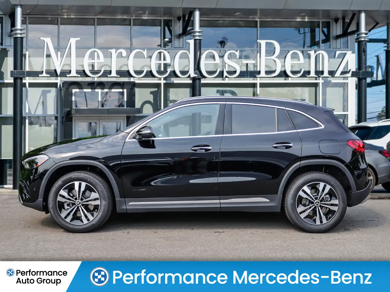 Mercedes-Benz GLA снимка Mercedes-Benz GLA