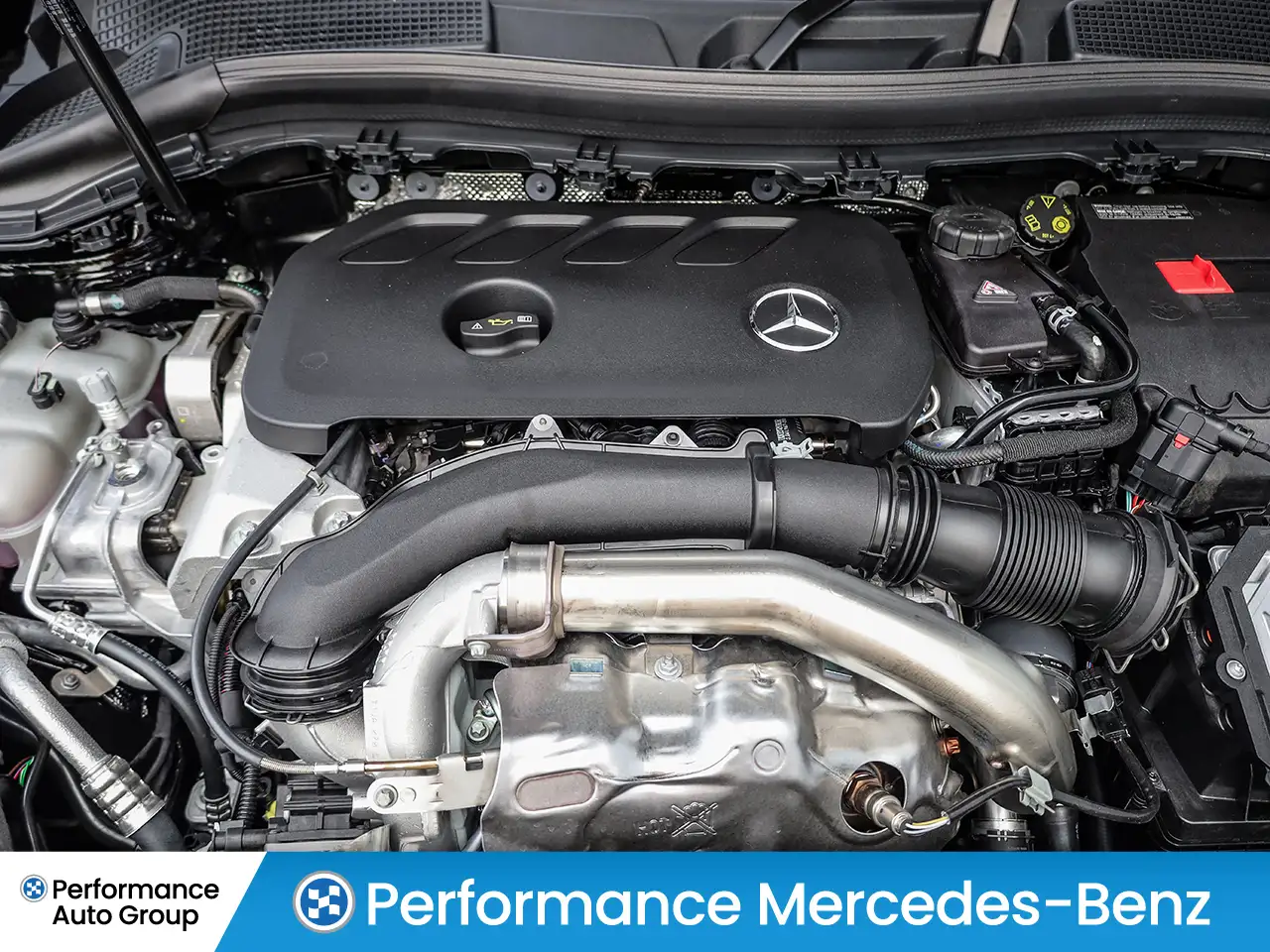 Mercedes-Benz GLA снимка Mercedes-Benz GLA