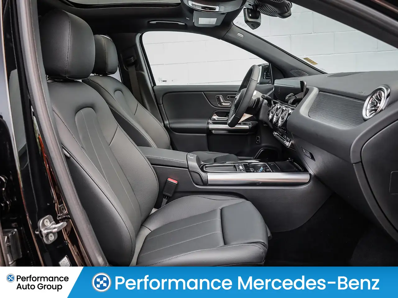Mercedes-Benz GLA снимка Mercedes-Benz GLA