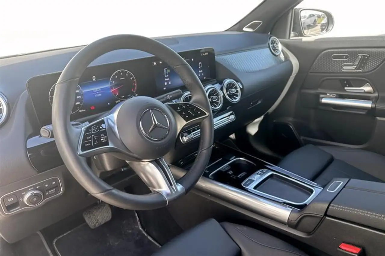 Mercedes-Benz GLA снимка Mercedes-Benz GLA