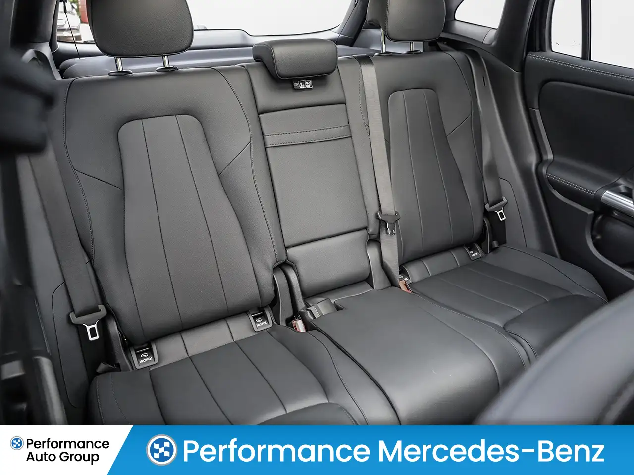 Mercedes-Benz GLA снимка Mercedes-Benz GLA