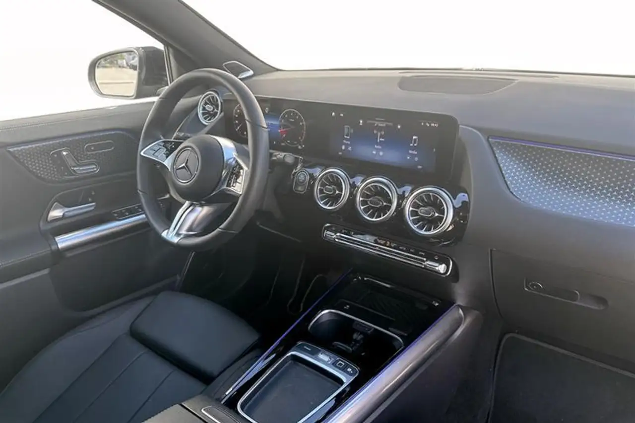 Mercedes-Benz GLA снимка Mercedes-Benz GLA