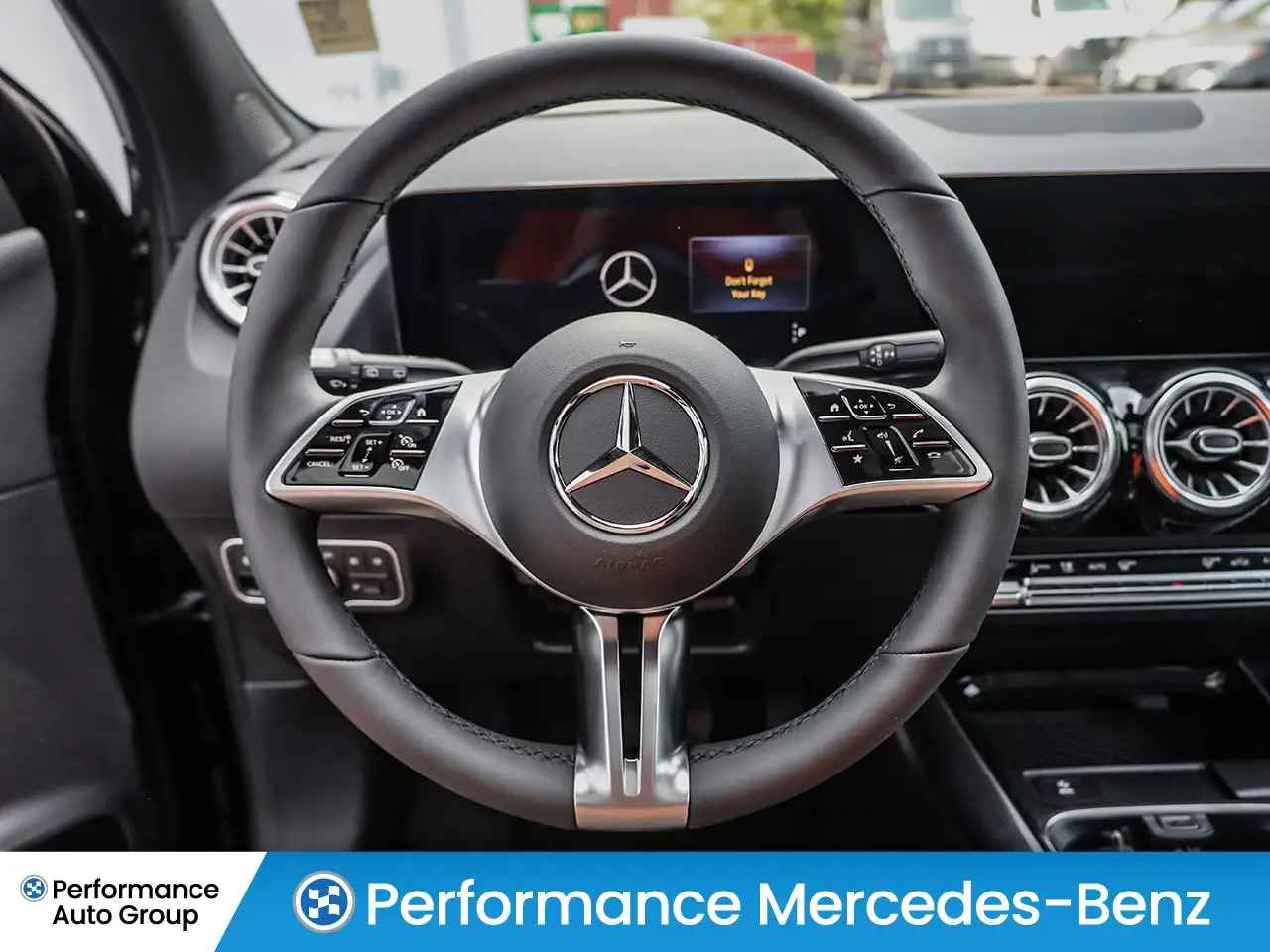 Mercedes-Benz GLA снимка Mercedes-Benz GLA