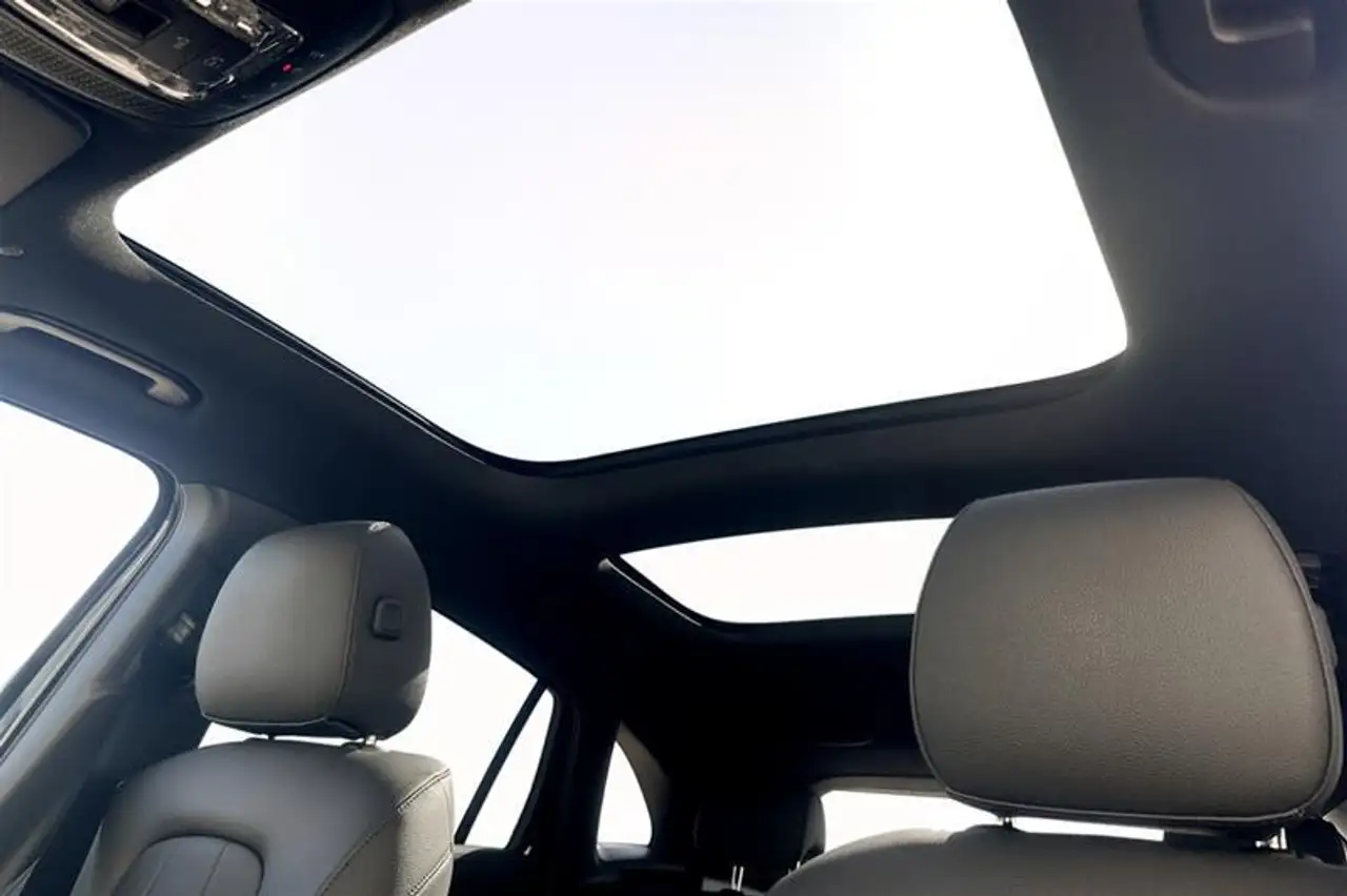 Mercedes-Benz GLA снимка Mercedes-Benz GLA