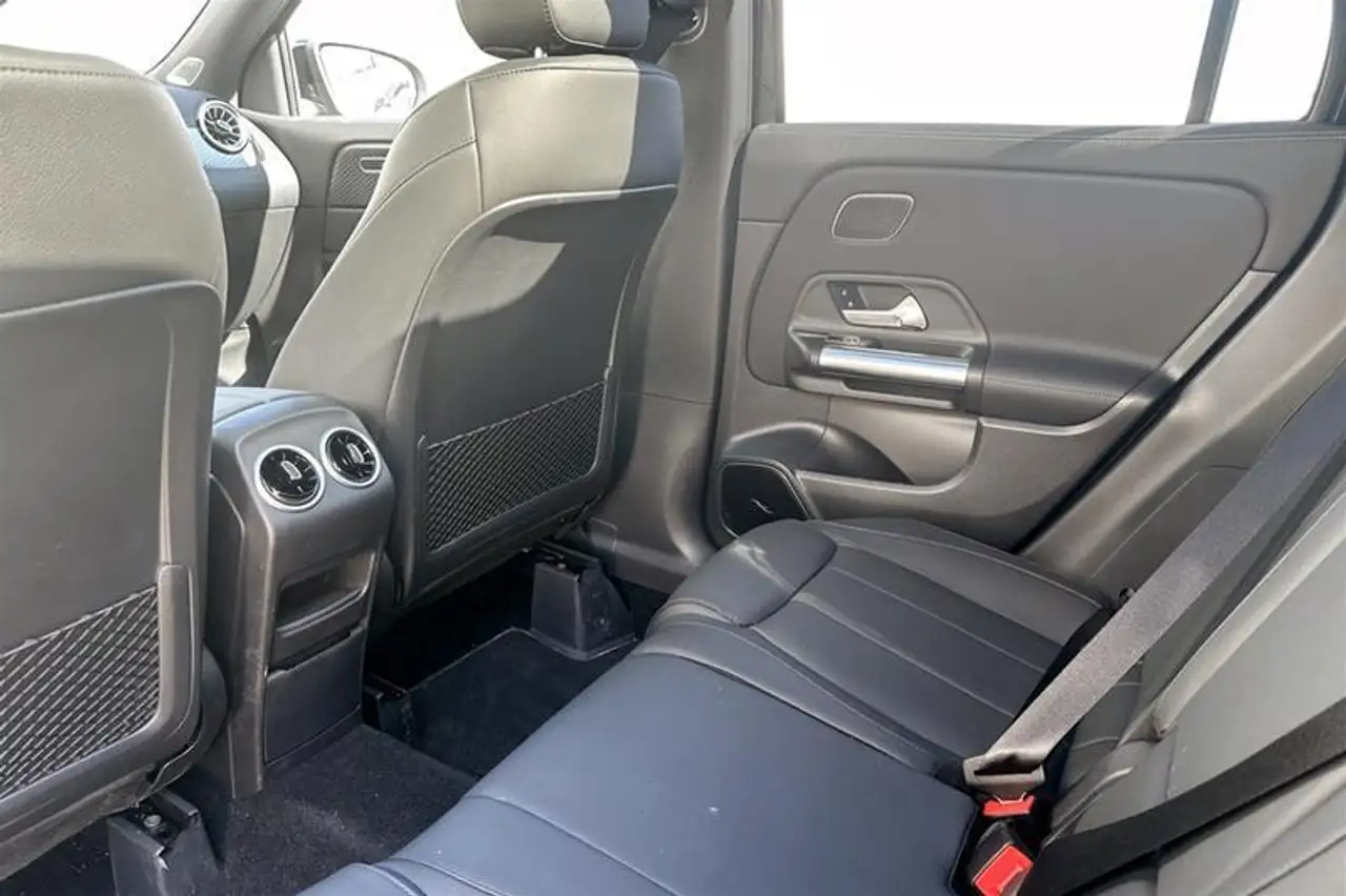 Mercedes-Benz GLA снимка Mercedes-Benz GLA