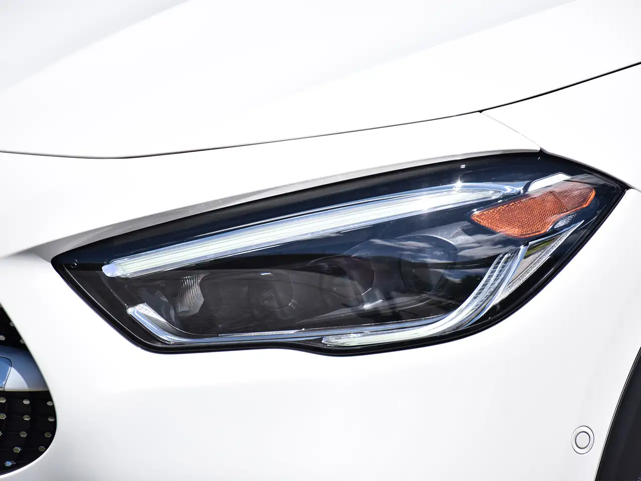 Mercedes-Benz GLA снимка Mercedes-Benz GLA