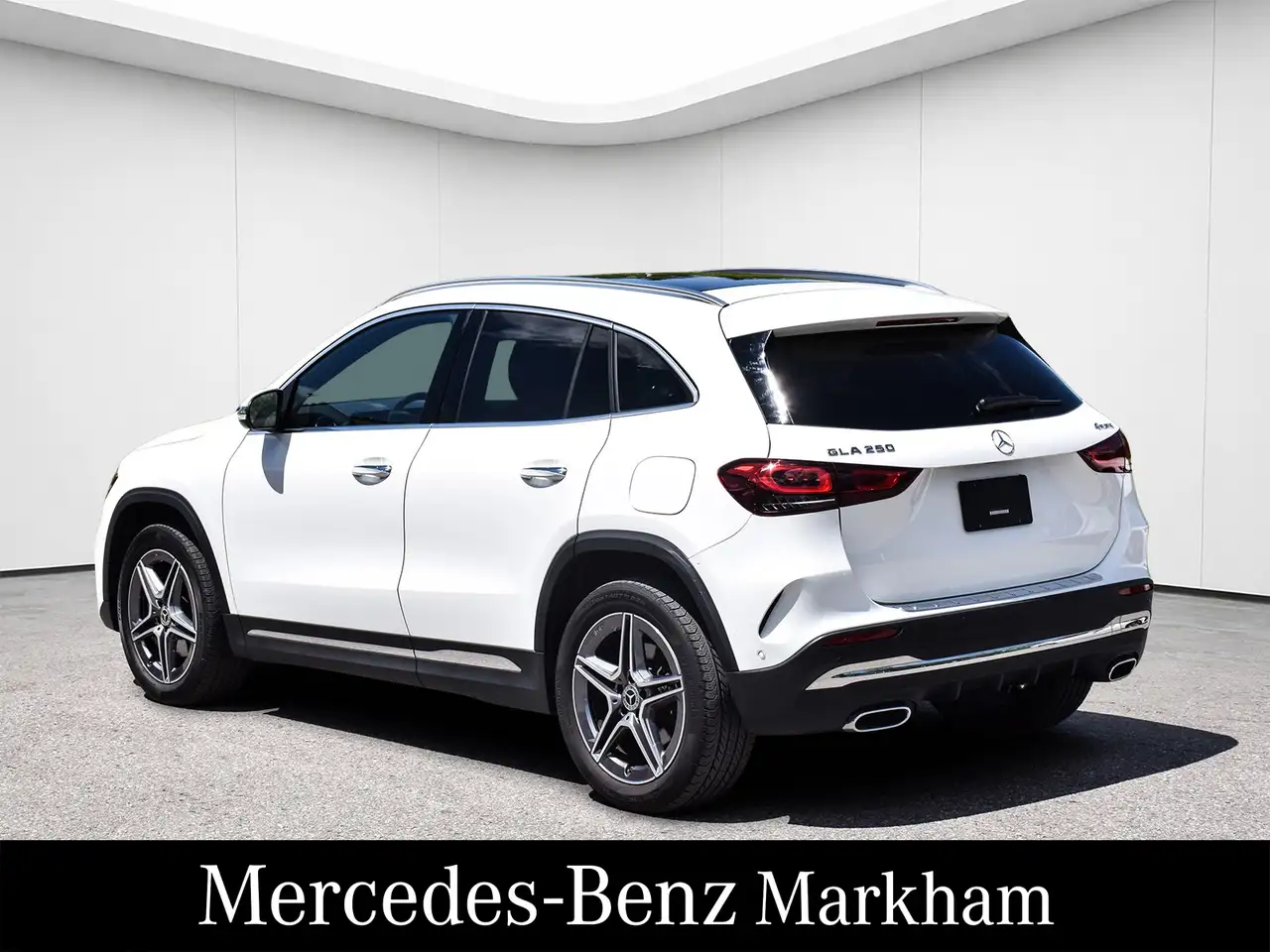 Mercedes-Benz GLA снимка Mercedes-Benz GLA