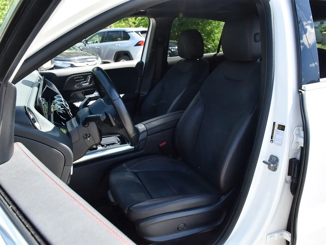 Mercedes-Benz GLA снимка Mercedes-Benz GLA