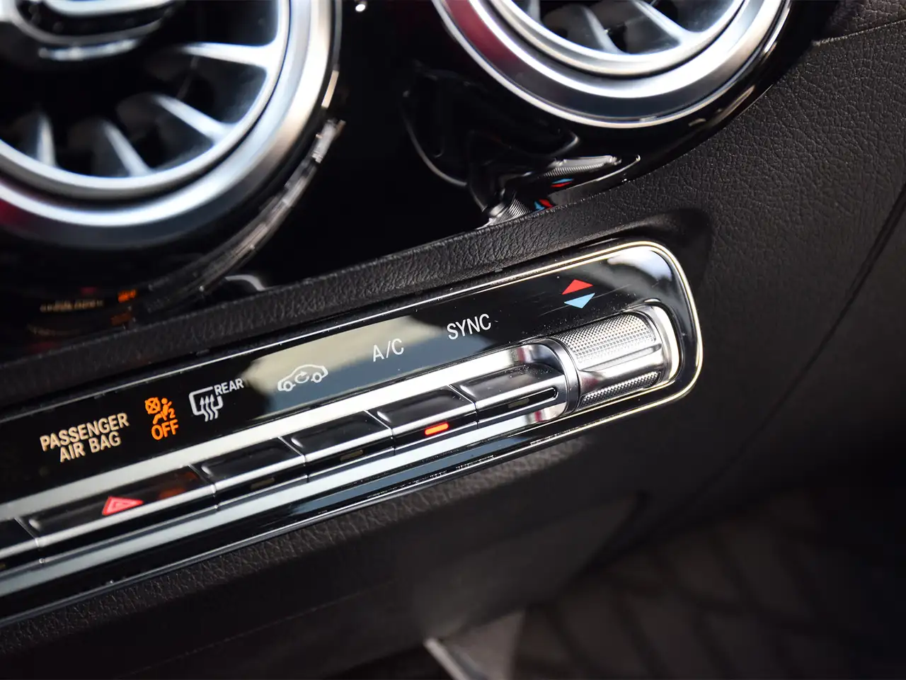 Mercedes-Benz GLA снимка Mercedes-Benz GLA