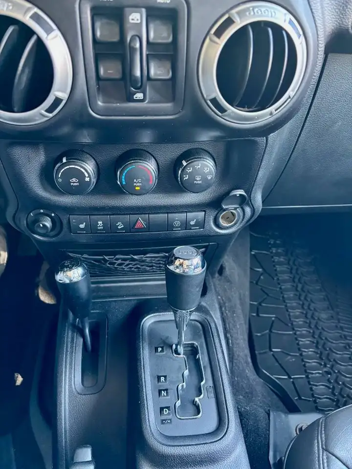Jeep Wrangler снимка Jeep Wrangler