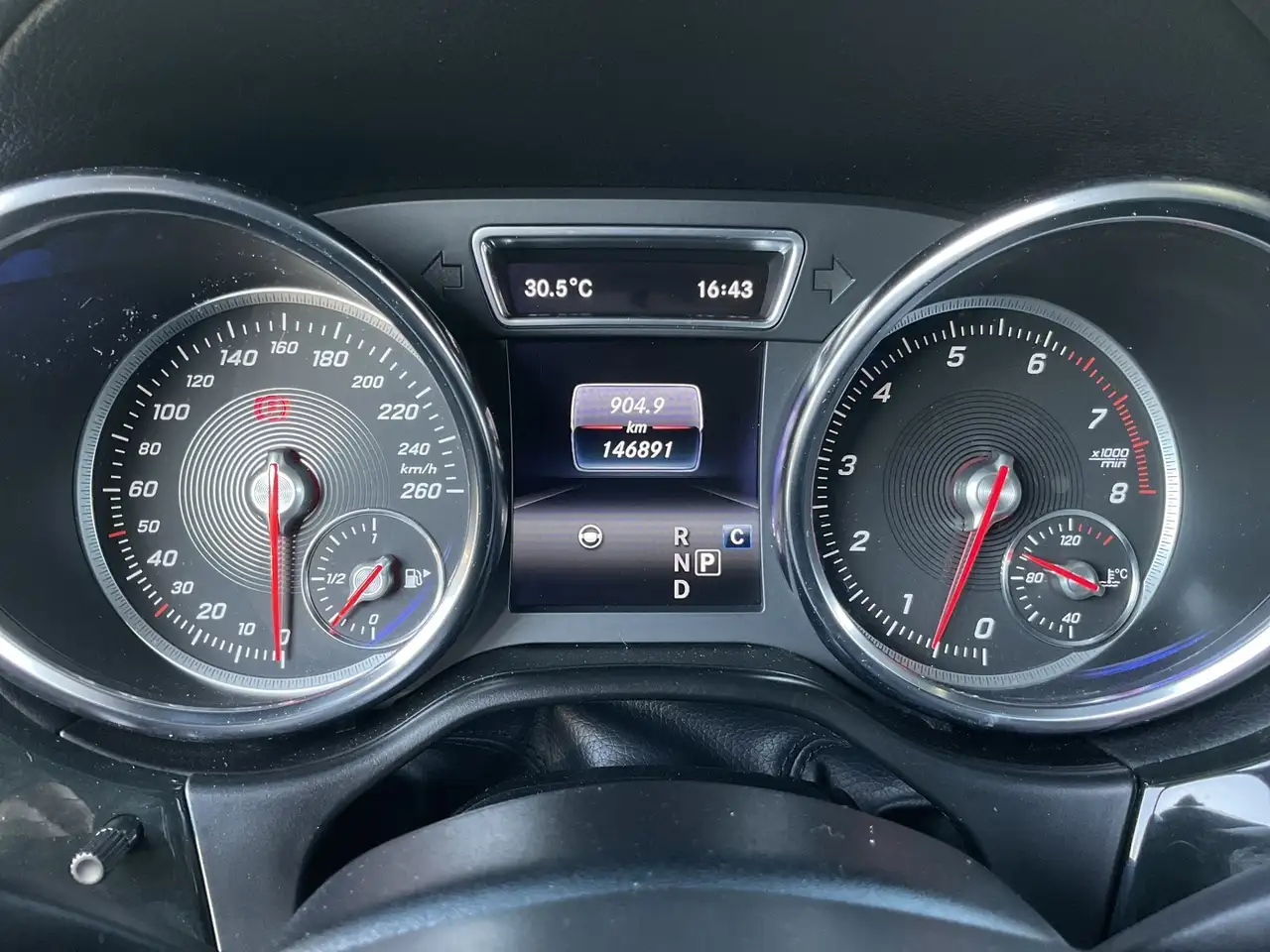 Mercedes-Benz GLE снимка Mercedes-Benz GLE