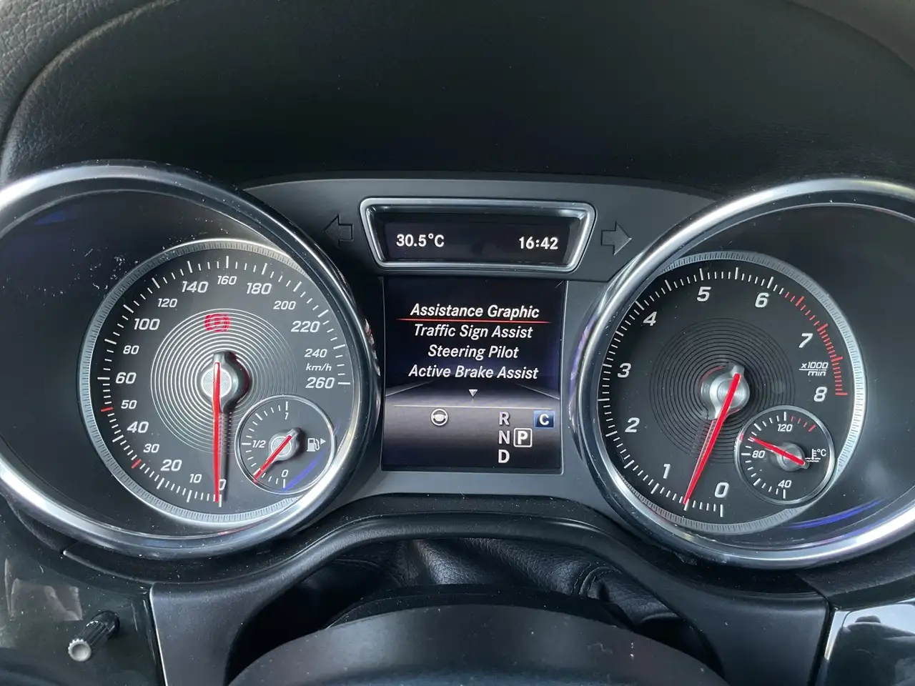 Mercedes-Benz GLE снимка Mercedes-Benz GLE
