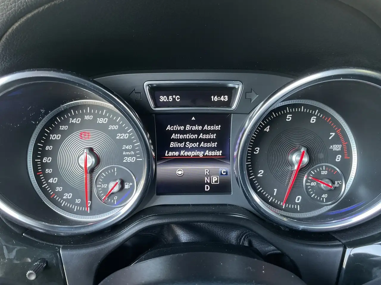 Mercedes-Benz GLE снимка Mercedes-Benz GLE
