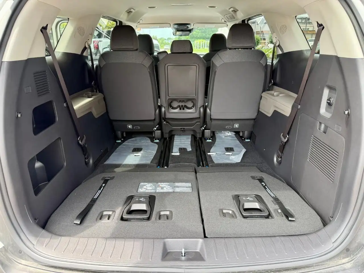 Kia Carnival снимка Kia Carnival