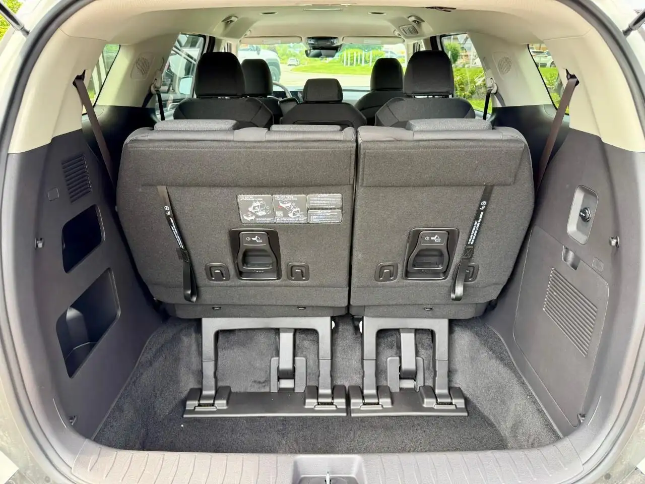 Kia Carnival снимка Kia Carnival