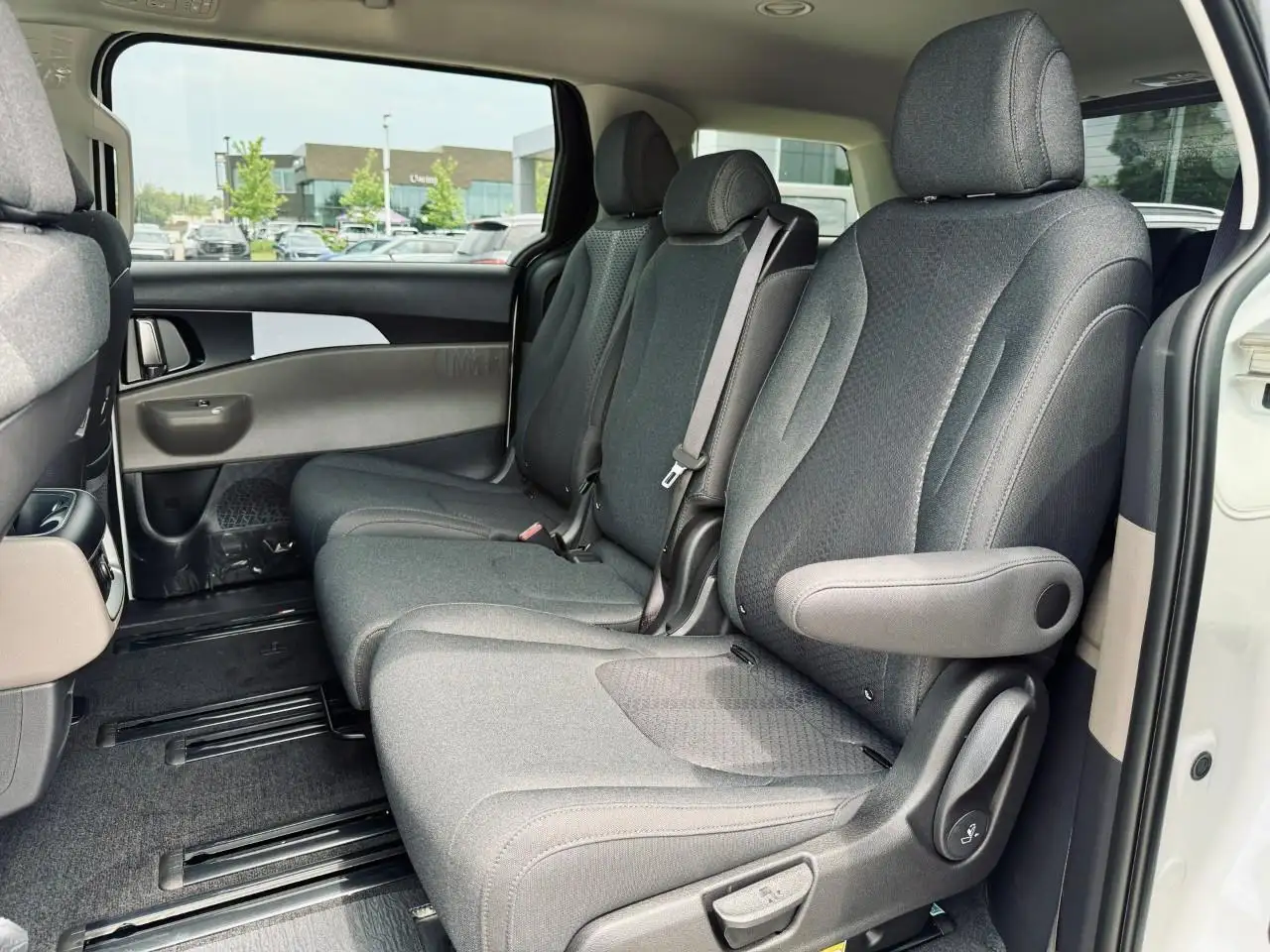 Kia Carnival снимка Kia Carnival