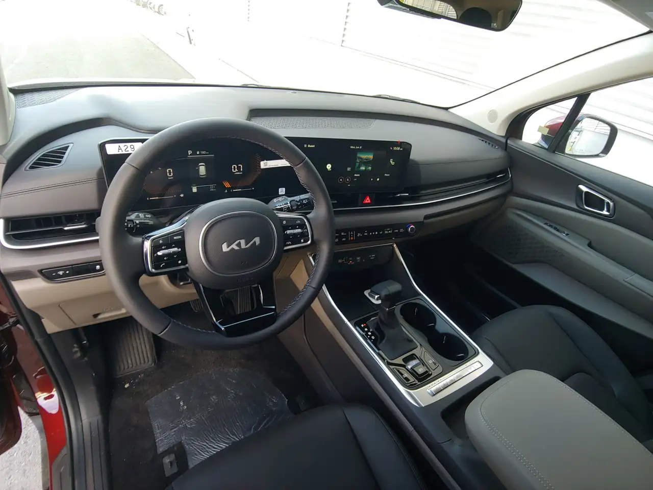 Kia Carnival снимка Kia Carnival