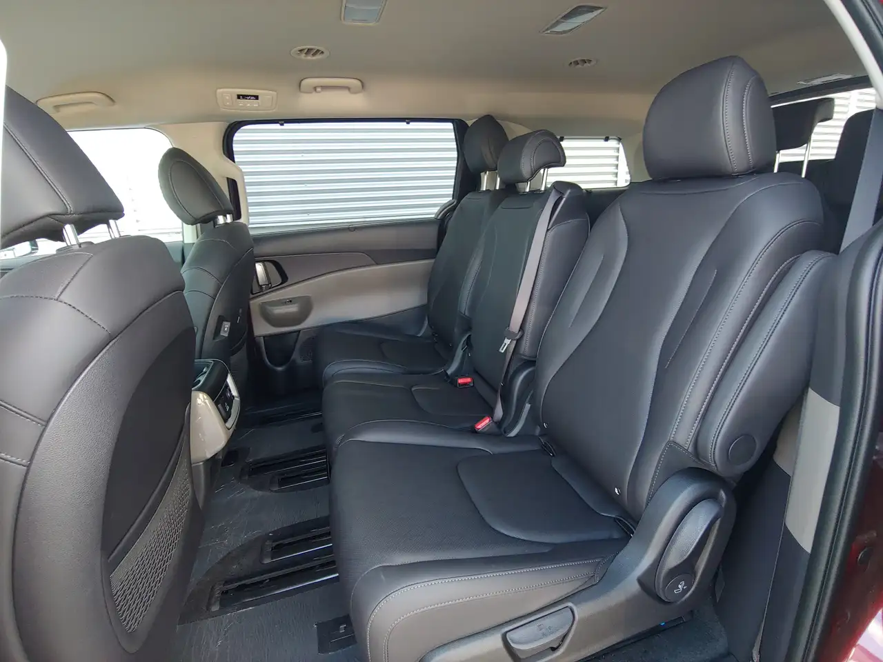 Kia Carnival снимка Kia Carnival
