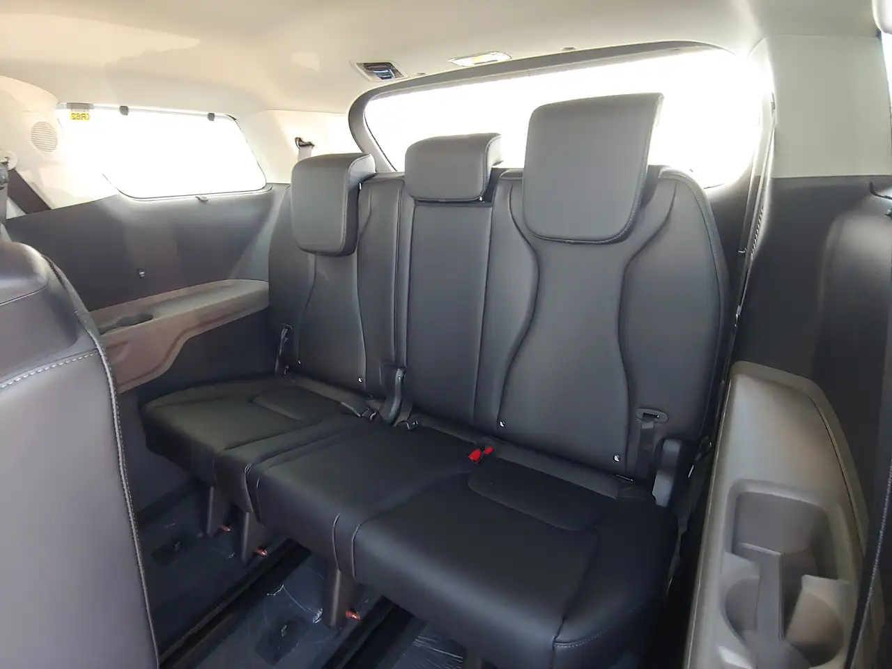 Kia Carnival снимка Kia Carnival