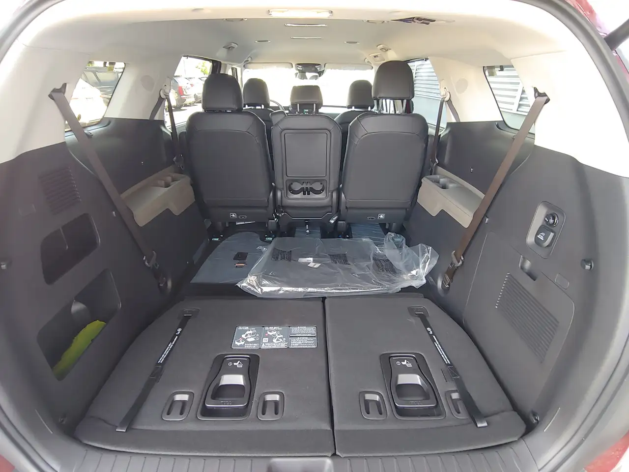 Kia Carnival снимка Kia Carnival