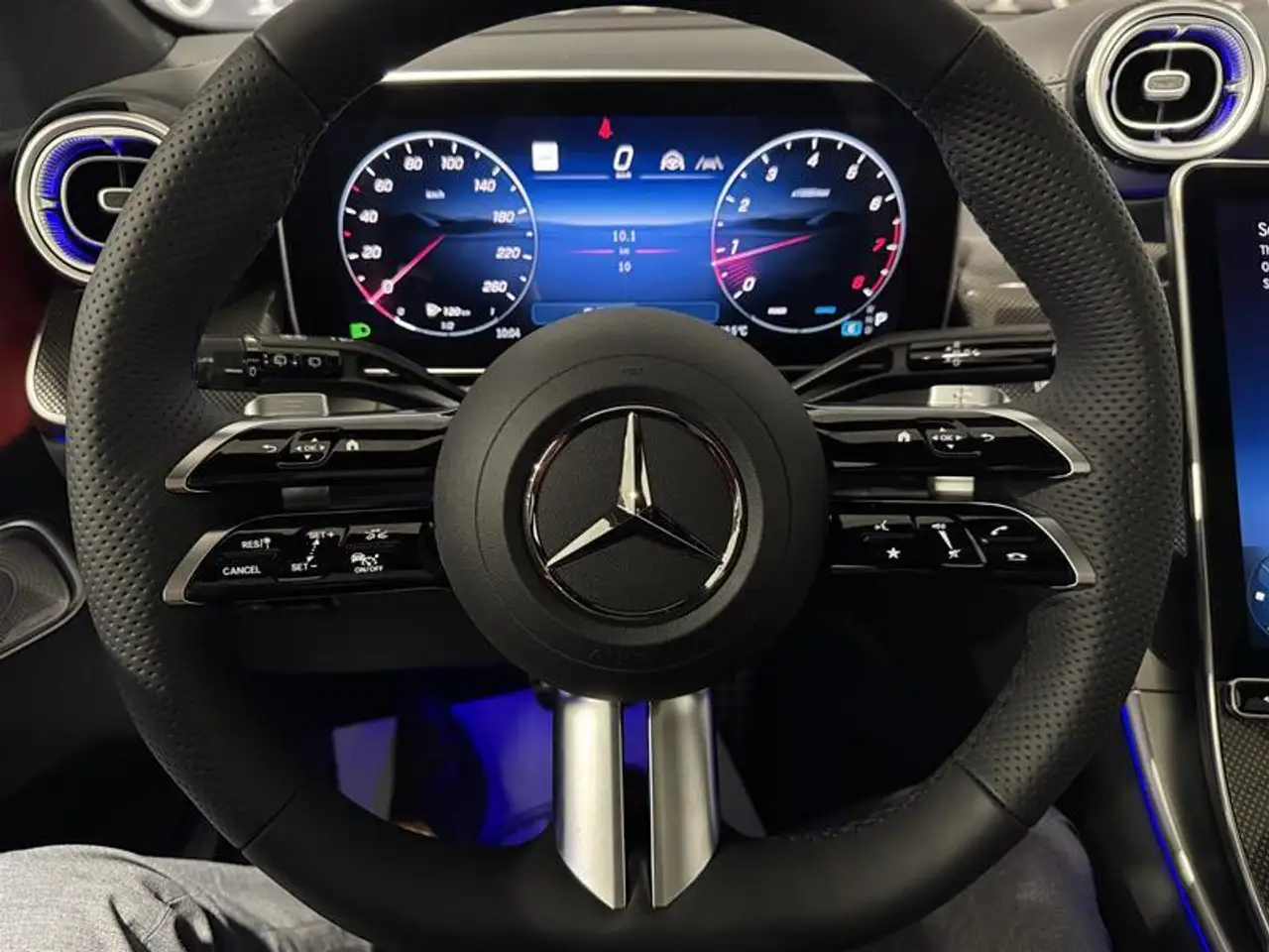 Mercedes-Benz GLC снимка Mercedes-Benz GLC
