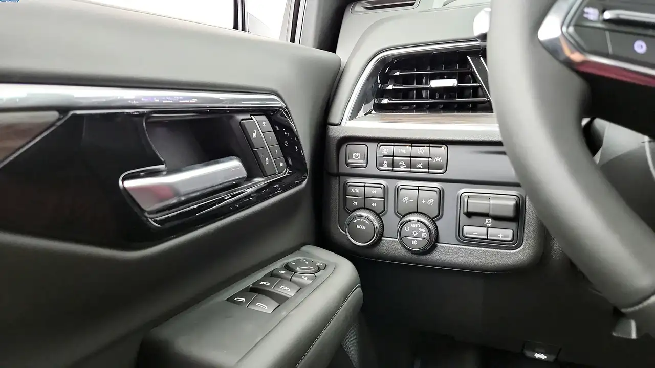 Chevrolet Suburban снимка Chevrolet Suburban