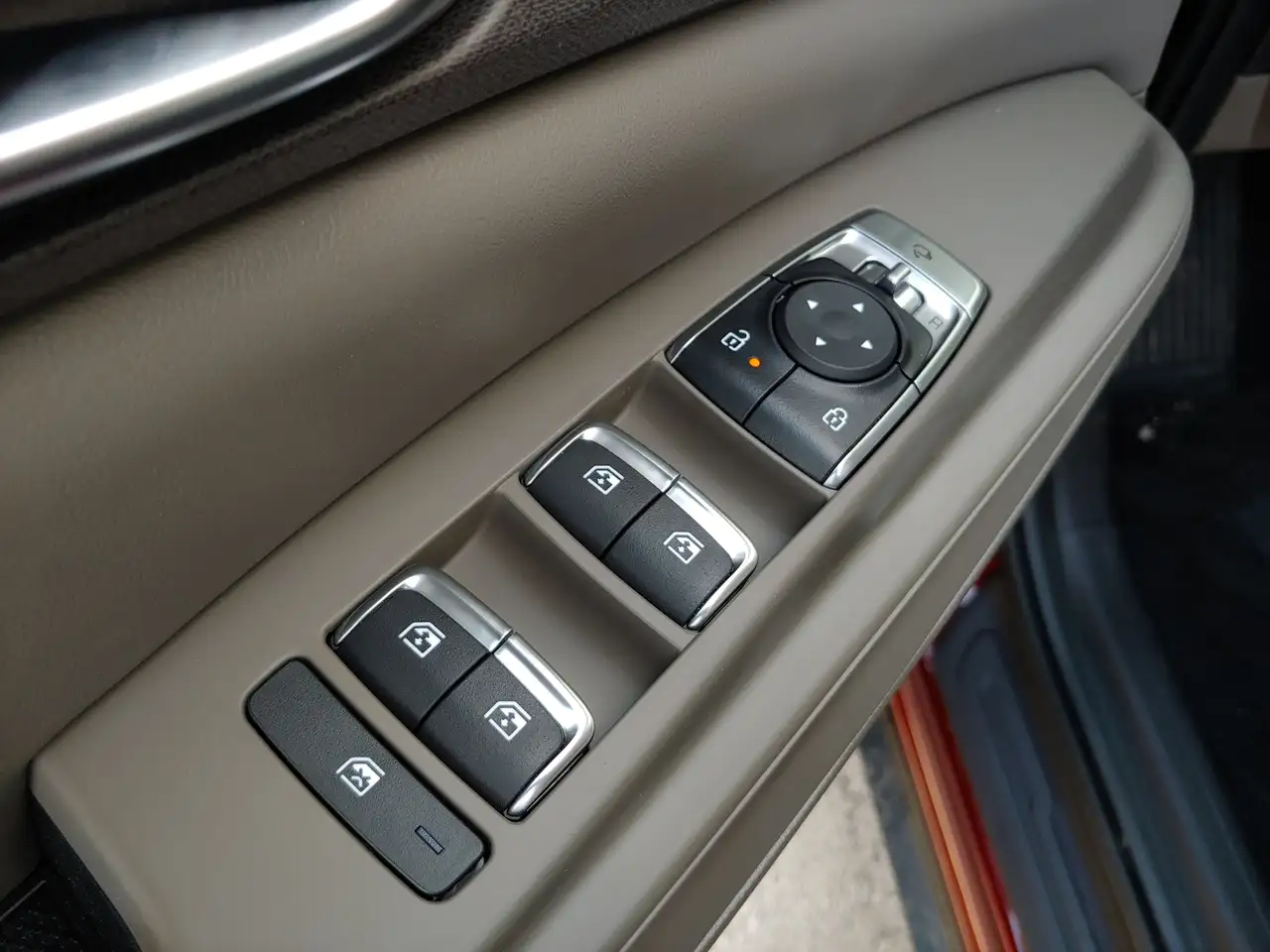 Kia Carnival снимка Kia Carnival