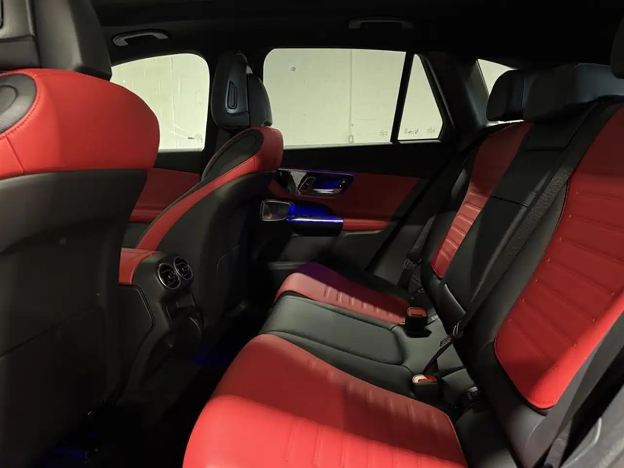 Mercedes-Benz GLC снимка Mercedes-Benz GLC