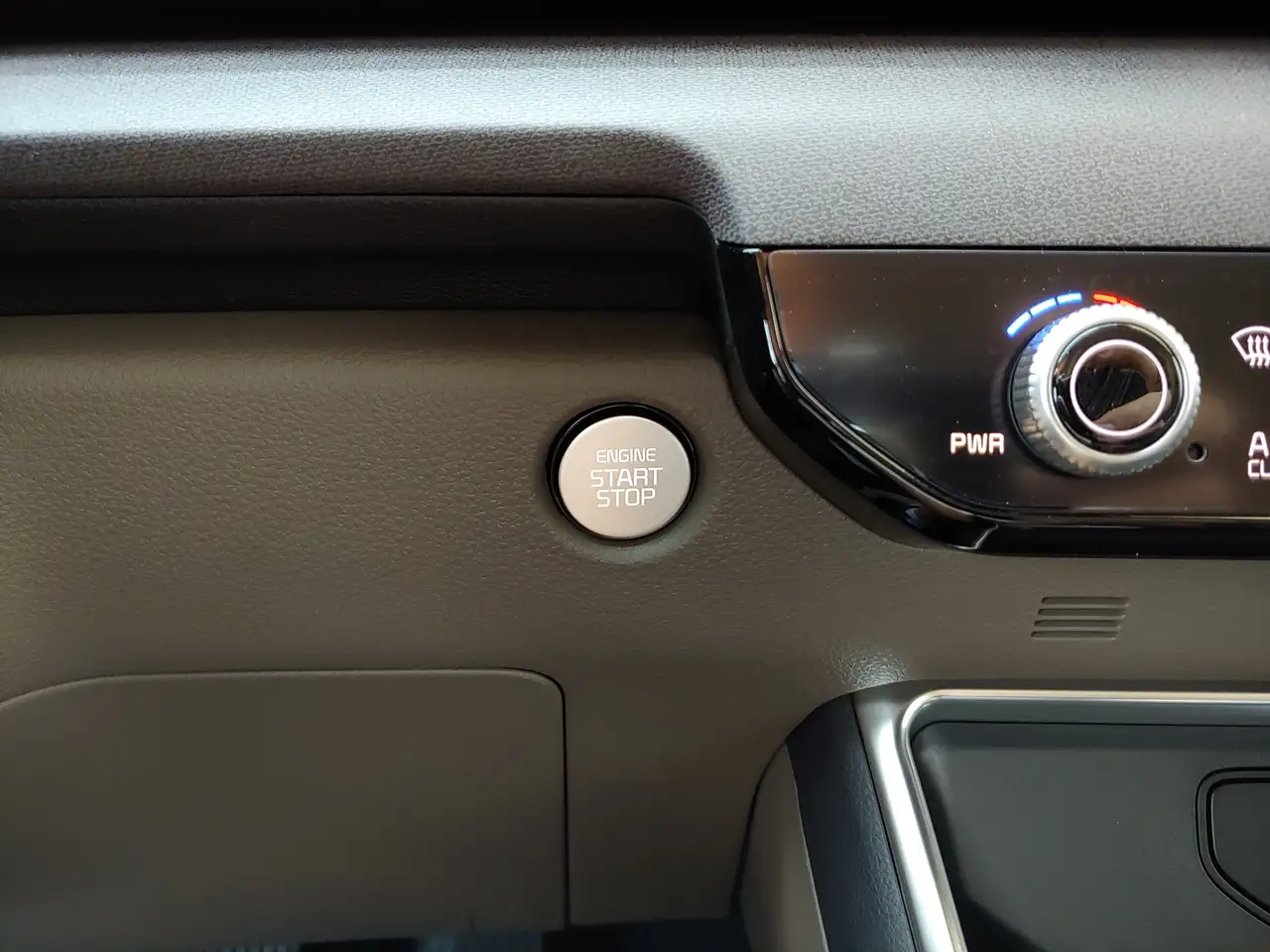Kia Carnival снимка Kia Carnival