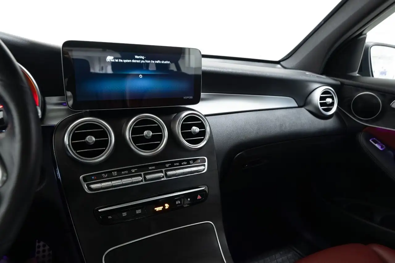Mercedes-Benz GLC снимка Mercedes-Benz GLC