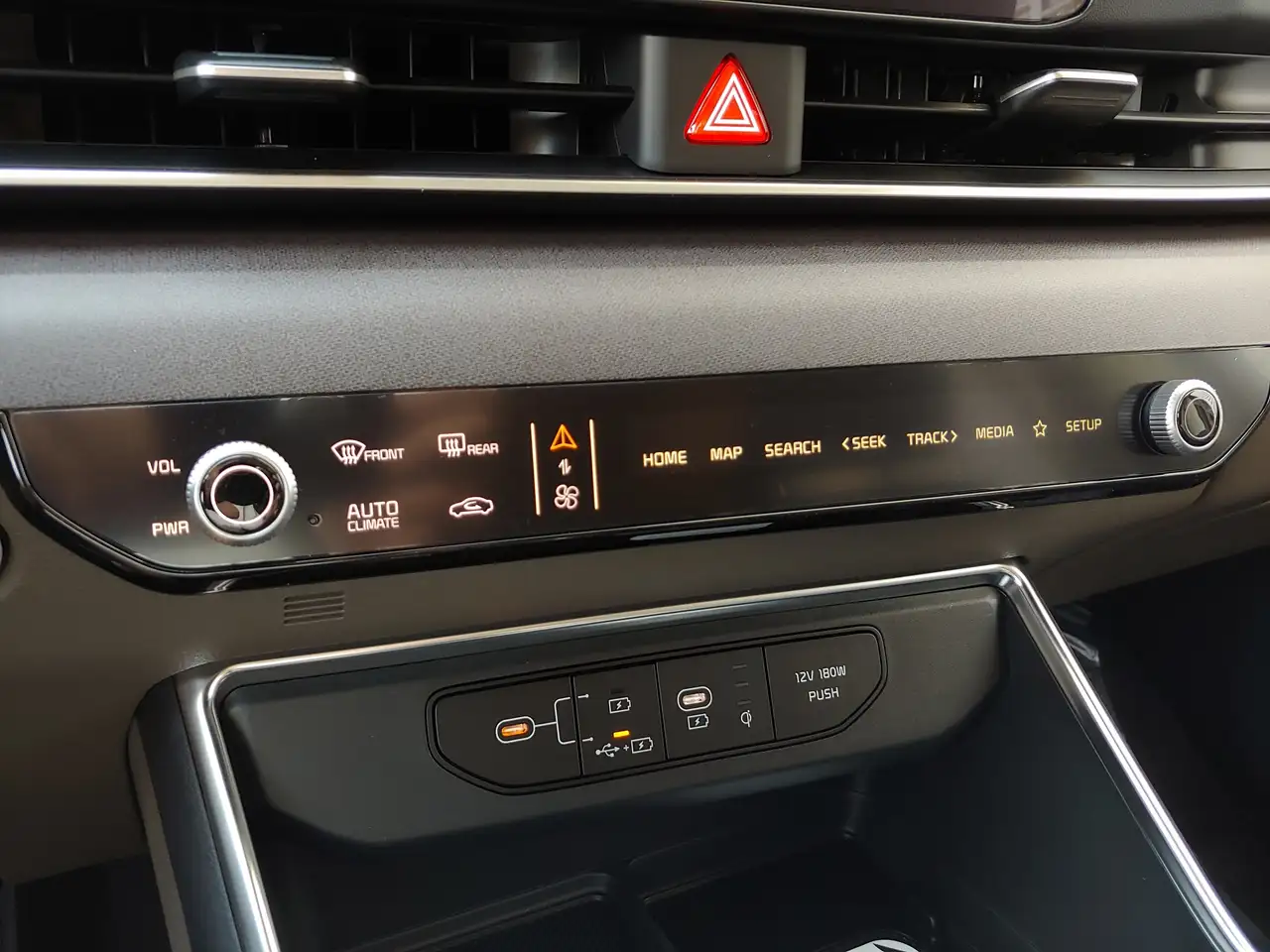 Kia Carnival снимка Kia Carnival
