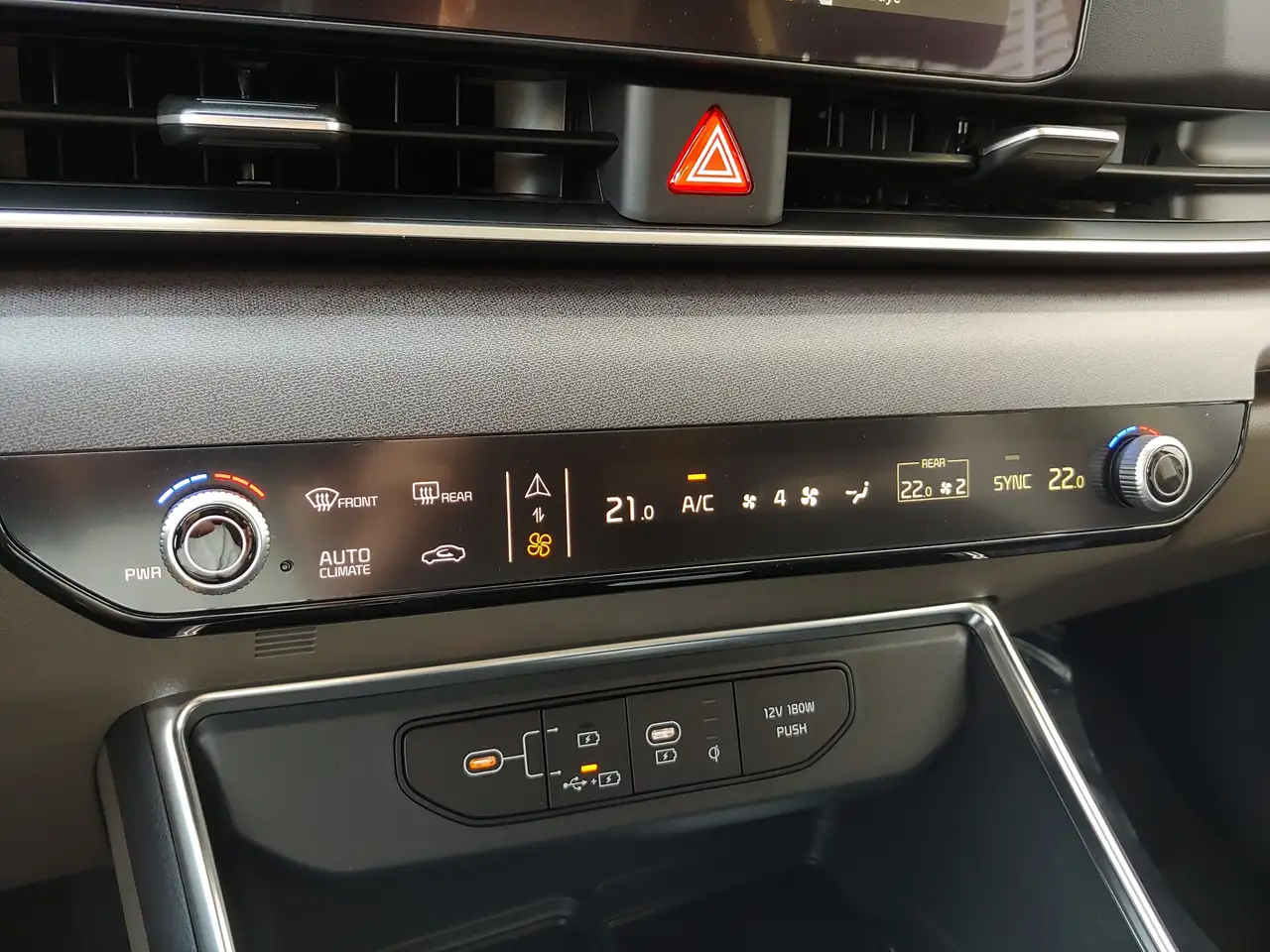 Kia Carnival снимка Kia Carnival