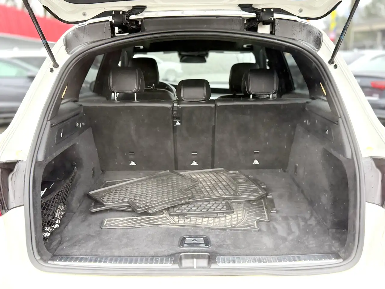 Mercedes-Benz GLC снимка Mercedes-Benz GLC