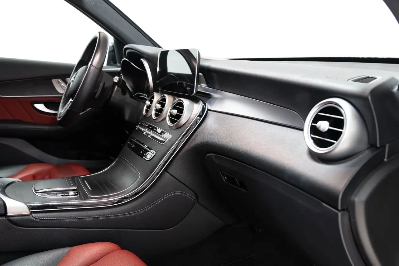 Mercedes-Benz GLC снимка Mercedes-Benz GLC