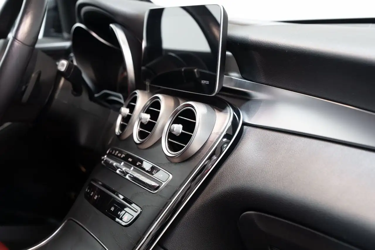 Mercedes-Benz GLC снимка Mercedes-Benz GLC