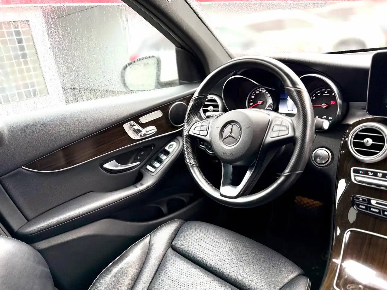 Mercedes-Benz GLC снимка Mercedes-Benz GLC