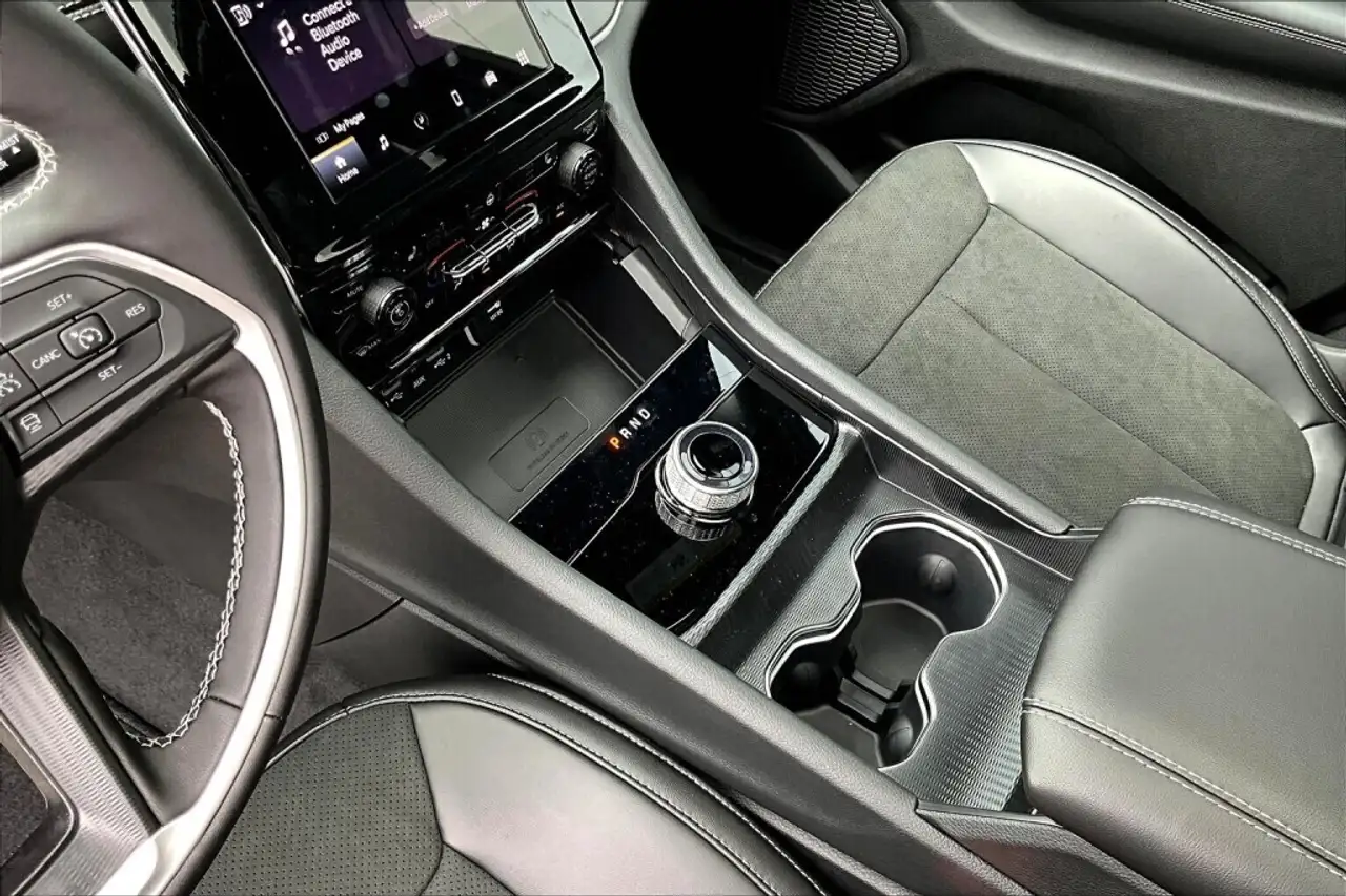 Jeep Grand Cherokee снимка Jeep Grand Cherokee