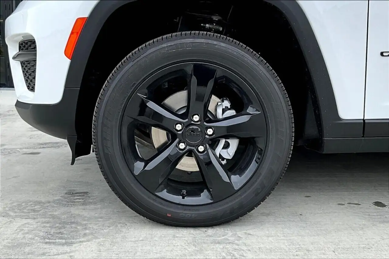 Jeep Grand Cherokee снимка Jeep Grand Cherokee