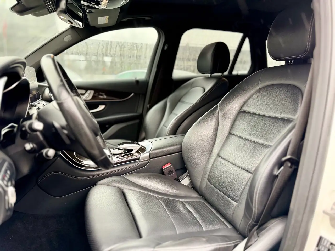 Mercedes-Benz GLC снимка Mercedes-Benz GLC