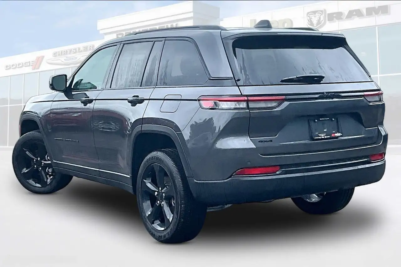 Jeep Grand Cherokee снимка Jeep Grand Cherokee