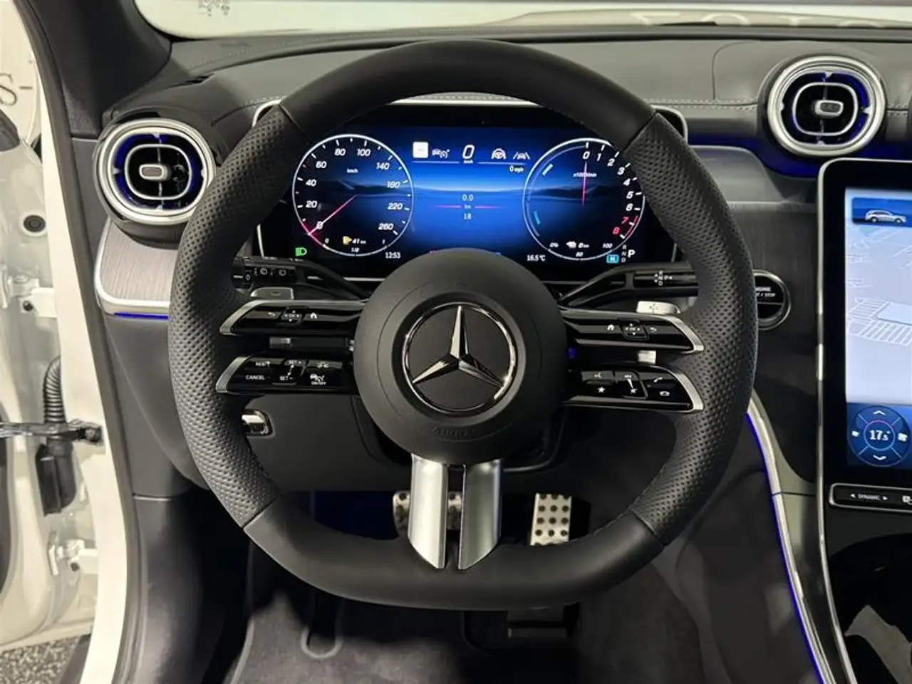 Mercedes-Benz GLC снимка Mercedes-Benz GLC