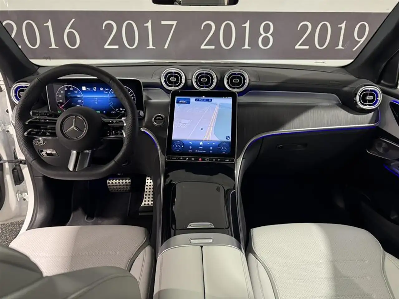 Mercedes-Benz GLC снимка Mercedes-Benz GLC
