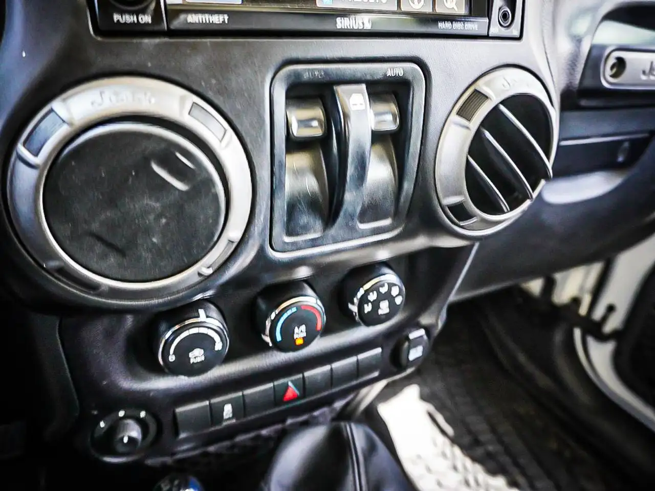 Jeep Wrangler photo Jeep Wrangler